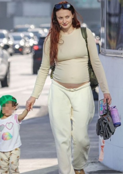 Sophie Turner photo