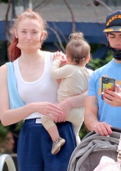 Sophie Turner photo