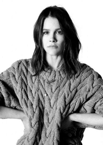 Sosie Bacon photo