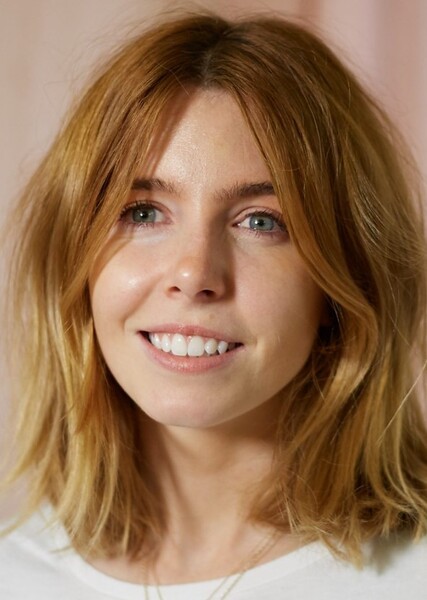 Journalist/ Newsreader/ Political Commentator