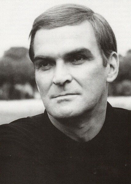 Stanley Baker photo