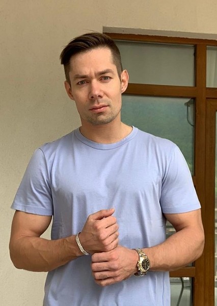 Stas Pyekha photo