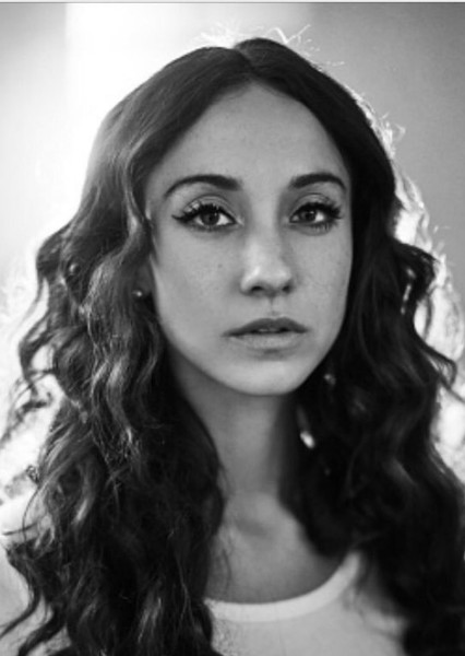 Stella Maeve photo