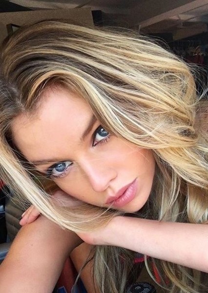 Stella Maxwell