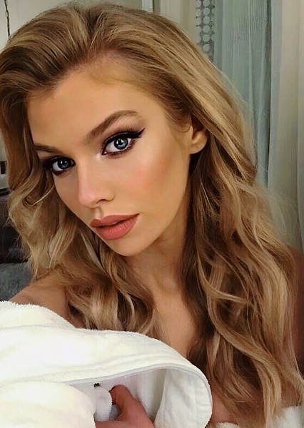 Stella Maxwell photo