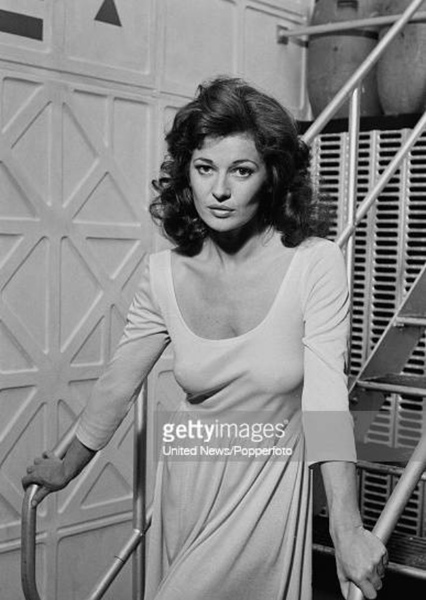 Stephanie Beacham photo