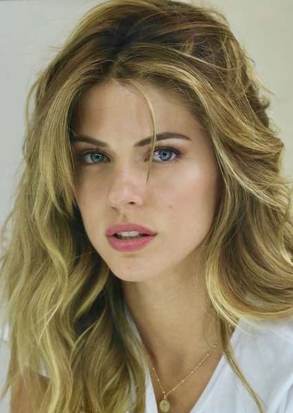 Stephanie Cayo