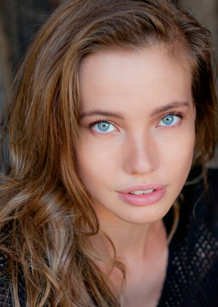 Stephanie Corneliussen photo