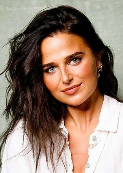 Stephanie Nur photo