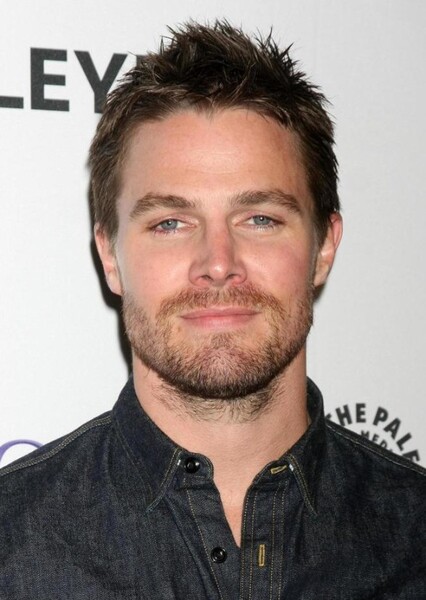 Stephen Amell photo