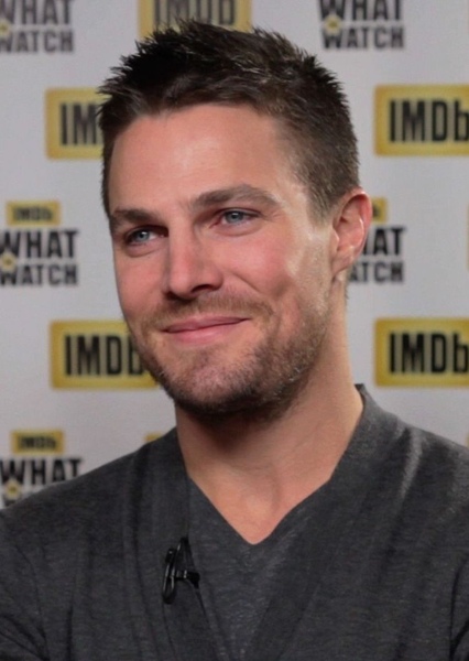 Stephen Amell photo