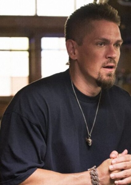 Steve Howey photo