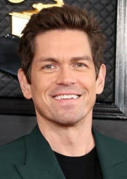 Steve Howey photo