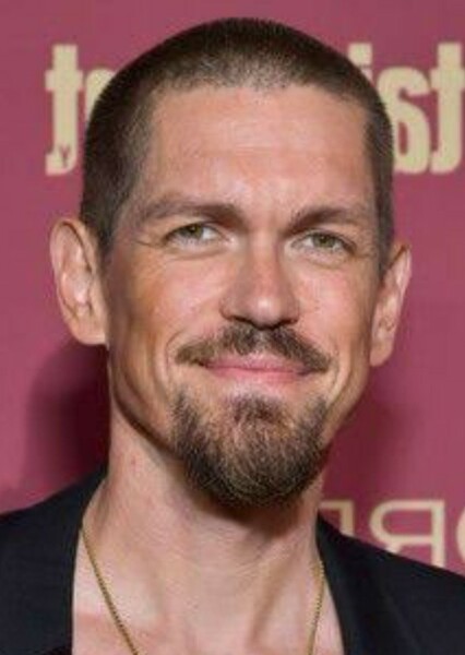 Steve Howey photo