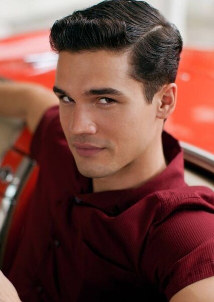 Steven Strait photo