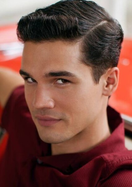 Steven Strait photo