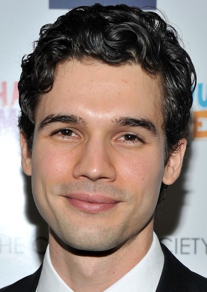 Steven Strait photo