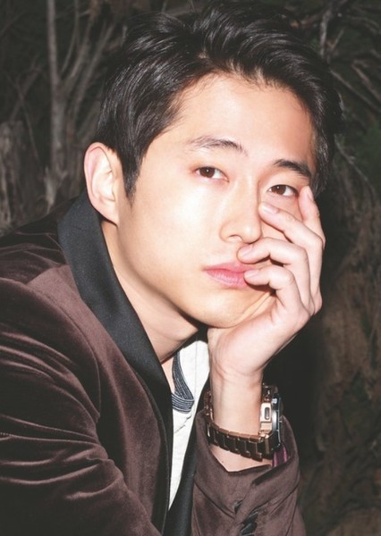 Steven Yeun photo