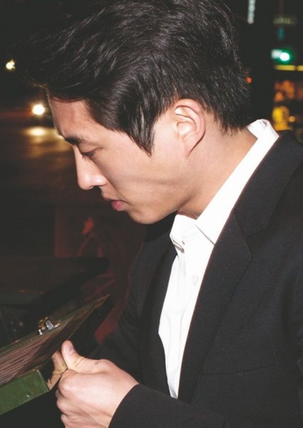 Steven Yeun photo