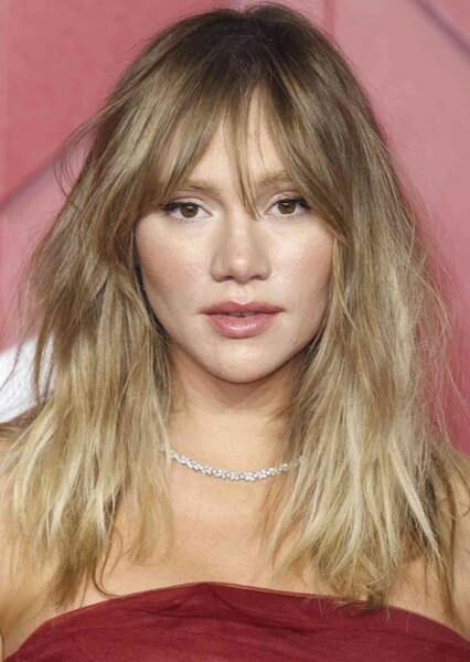 Suki Waterhouse photo