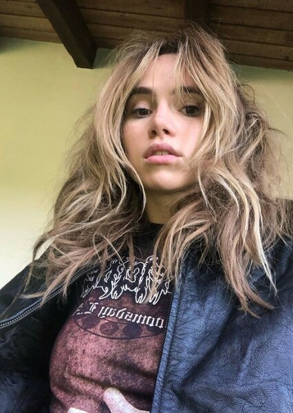 Suki Waterhouse photo
