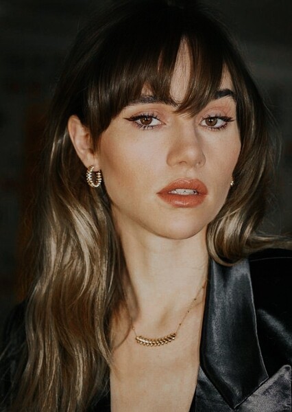 Suki Waterhouse photo