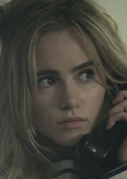 Suki Waterhouse photo