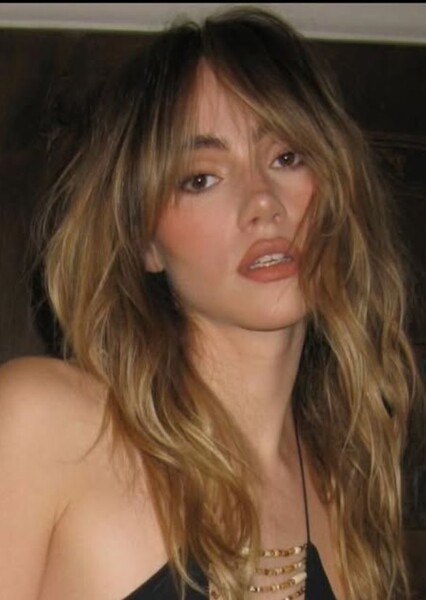 Suki Waterhouse photo