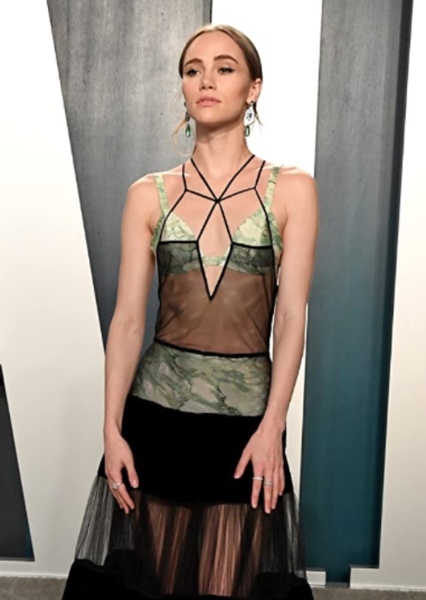 Suki Waterhouse photo