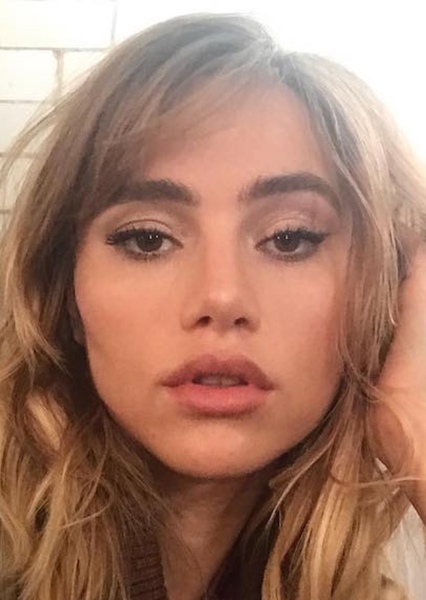 Suki Waterhouse photo