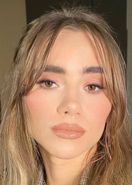Suki Waterhouse photo