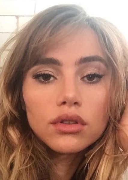 Suki Waterhouse photo