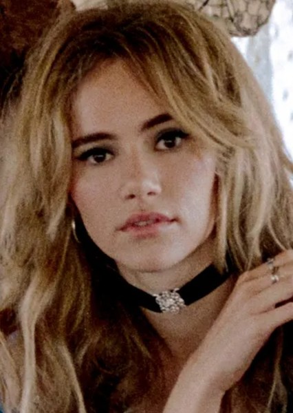 Suki Waterhouse