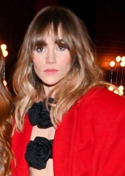 Suki Waterhouse photo