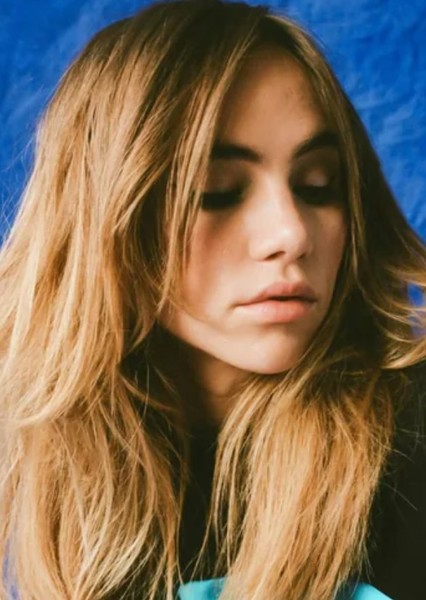 Suki Waterhouse photo