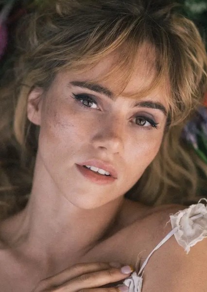 Suki Waterhouse photo