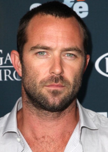 Sullivan Stapleton photo