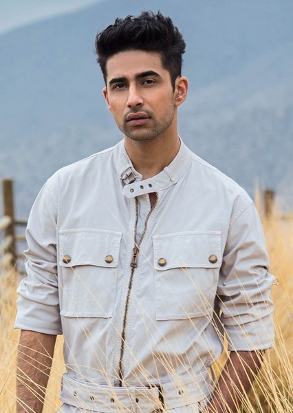 Suraj Sharma photo