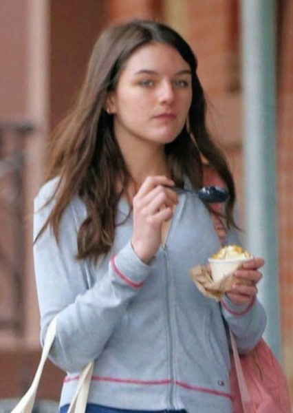 Suri Cruise photo