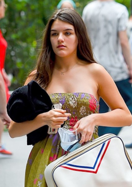 Suri Cruise photo