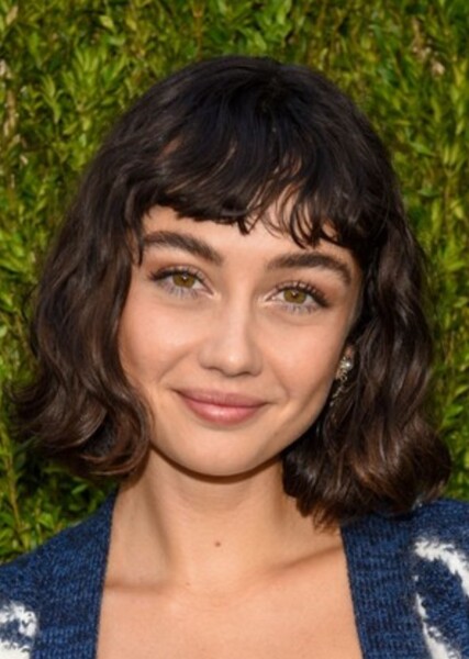 Sydney Chandler photo