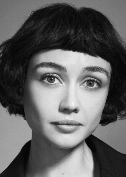 Sydney Chandler photo