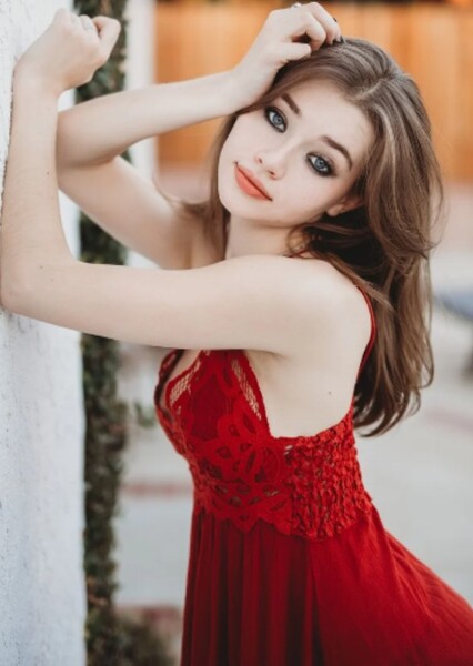 Sydney Taylor photo