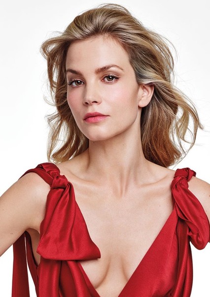 Sylvia Hoeks photo