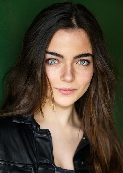 Taegan Burns photo