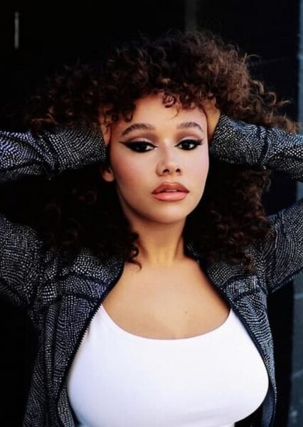 Talia Jackson photo