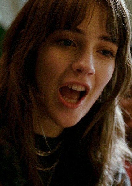 Talia Ryder photo