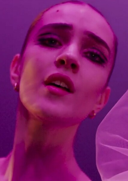 Talia Ryder photo