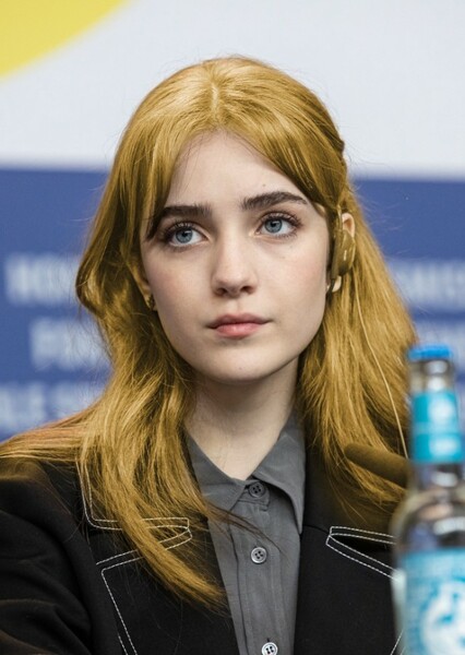Talia Ryder photo