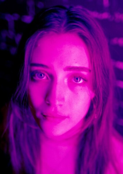 Talia Ryder photo